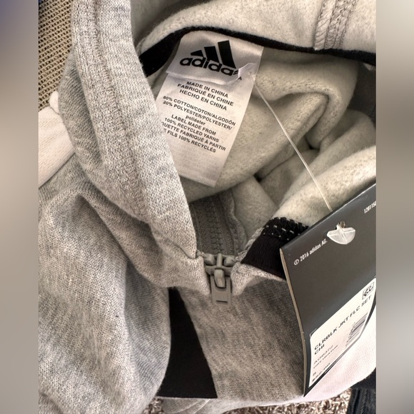 Adidas hoodie for 5 yo boy - Picture 4 of 4